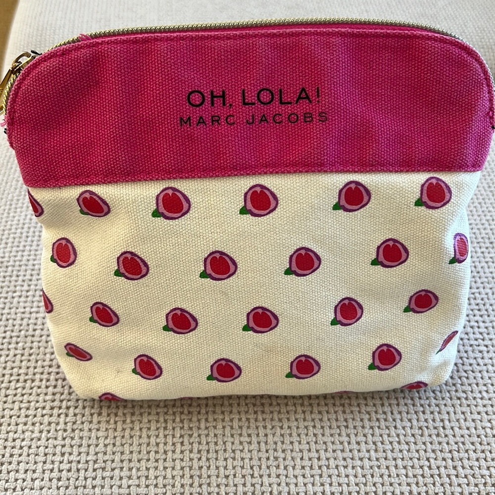 Marc Jacobs makeup pouch 8x7 zip closure